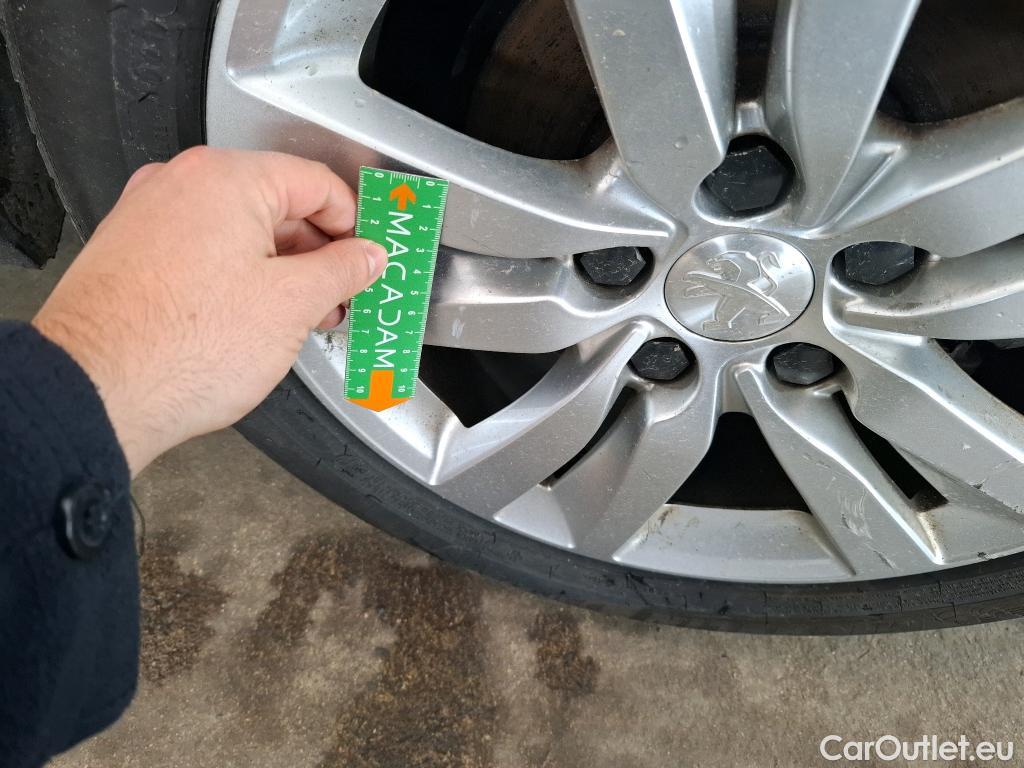  Peugeot  308 PEUGEOT  / 2017 / 5P / Berline BlueHDi 130 EAT8 S&S ACTIVE BUSINESS #37