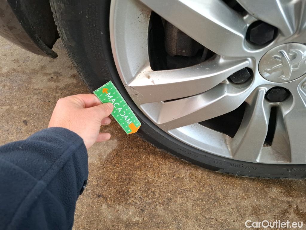  Peugeot  308 PEUGEOT  / 2017 / 5P / Berline BlueHDi 130 EAT8 S&S ACTIVE BUSINESS #43