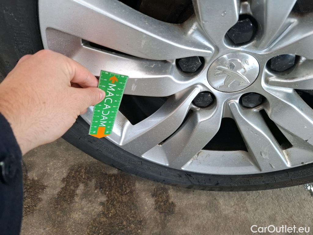  Peugeot  308 PEUGEOT  / 2017 / 5P / Berline BlueHDi 130 EAT8 S&S ACTIVE BUSINESS #38