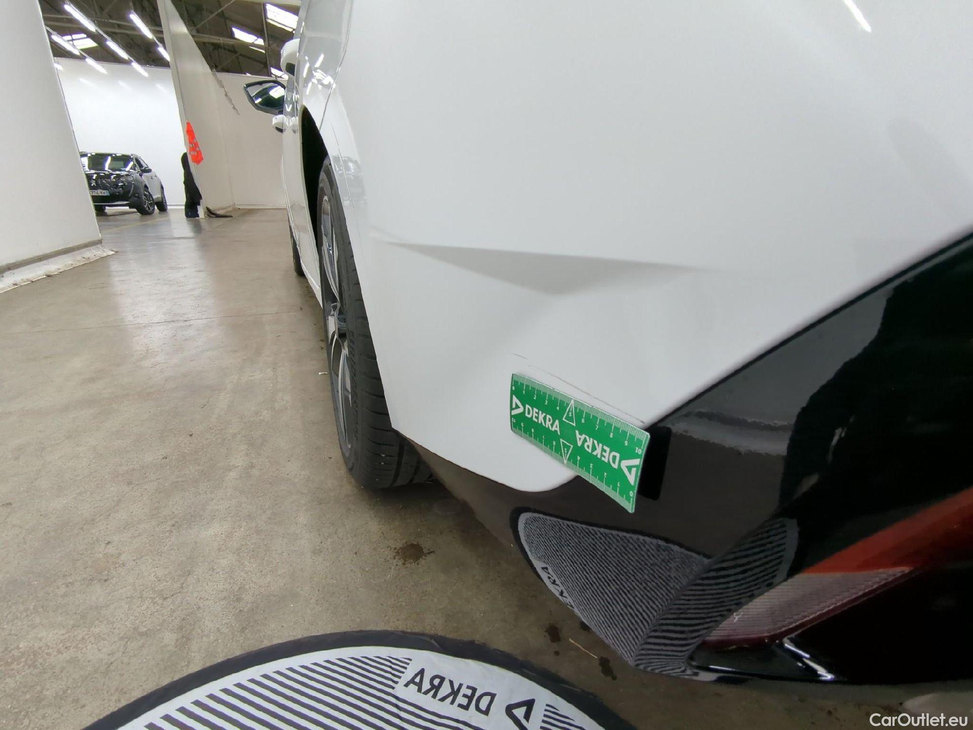  Peugeot  308 PEUGEOT  SW / 2021 / 5P / Break BlueHDi 130 EAT8 ALLURE #19