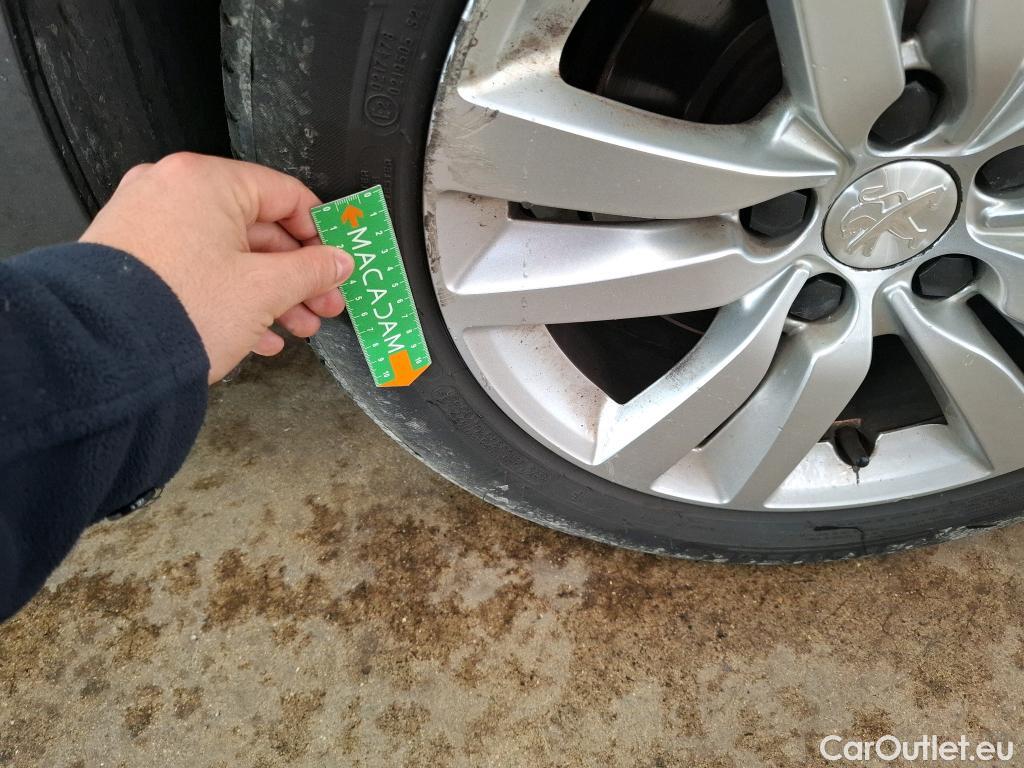  Peugeot  308 PEUGEOT  / 2017 / 5P / Berline BlueHDi 130 EAT8 S&S ACTIVE BUSINESS #27