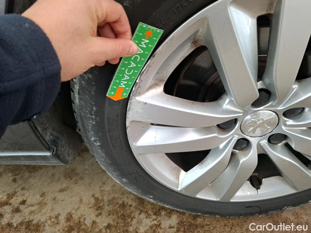  Peugeot  308 PEUGEOT  / 2017 / 5P / Berline BlueHDi 130 EAT8 S&S ACTIVE BUSINESS #26