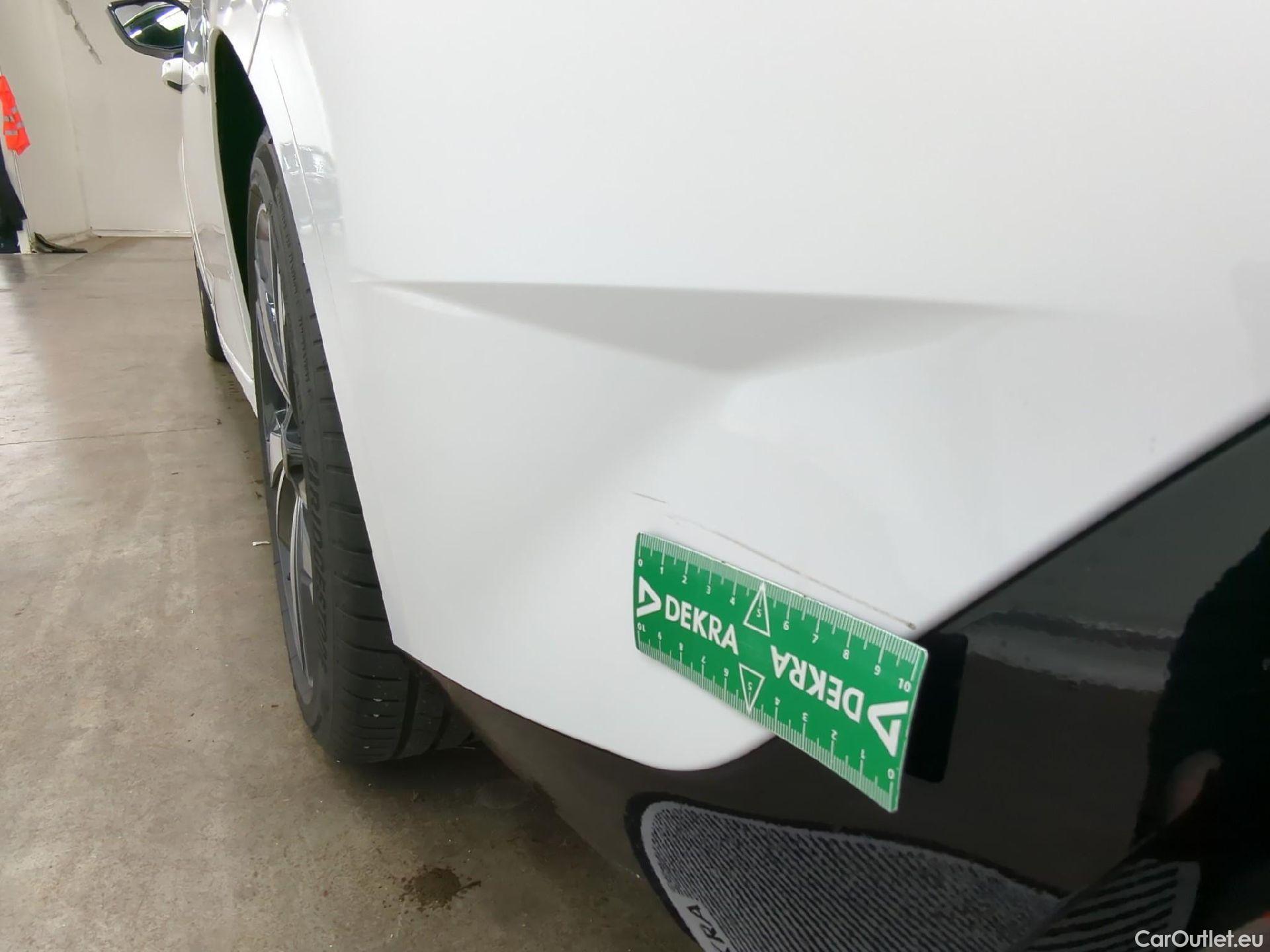  Peugeot  308 PEUGEOT  SW / 2021 / 5P / Break BlueHDi 130 EAT8 ALLURE #18