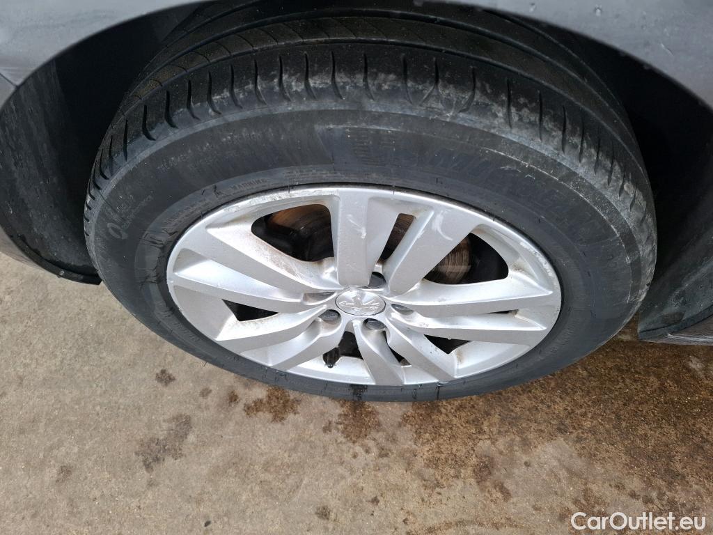  Peugeot  308 PEUGEOT  / 2017 / 5P / Berline BlueHDi 130 EAT8 S&S ACTIVE BUSINESS #30