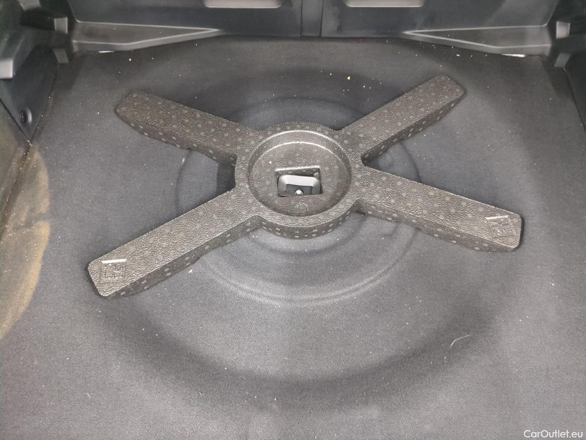  Peugeot  308 PEUGEOT  SW / 2021 / 5P / Break BlueHDi 130 EAT8 ALLURE #2