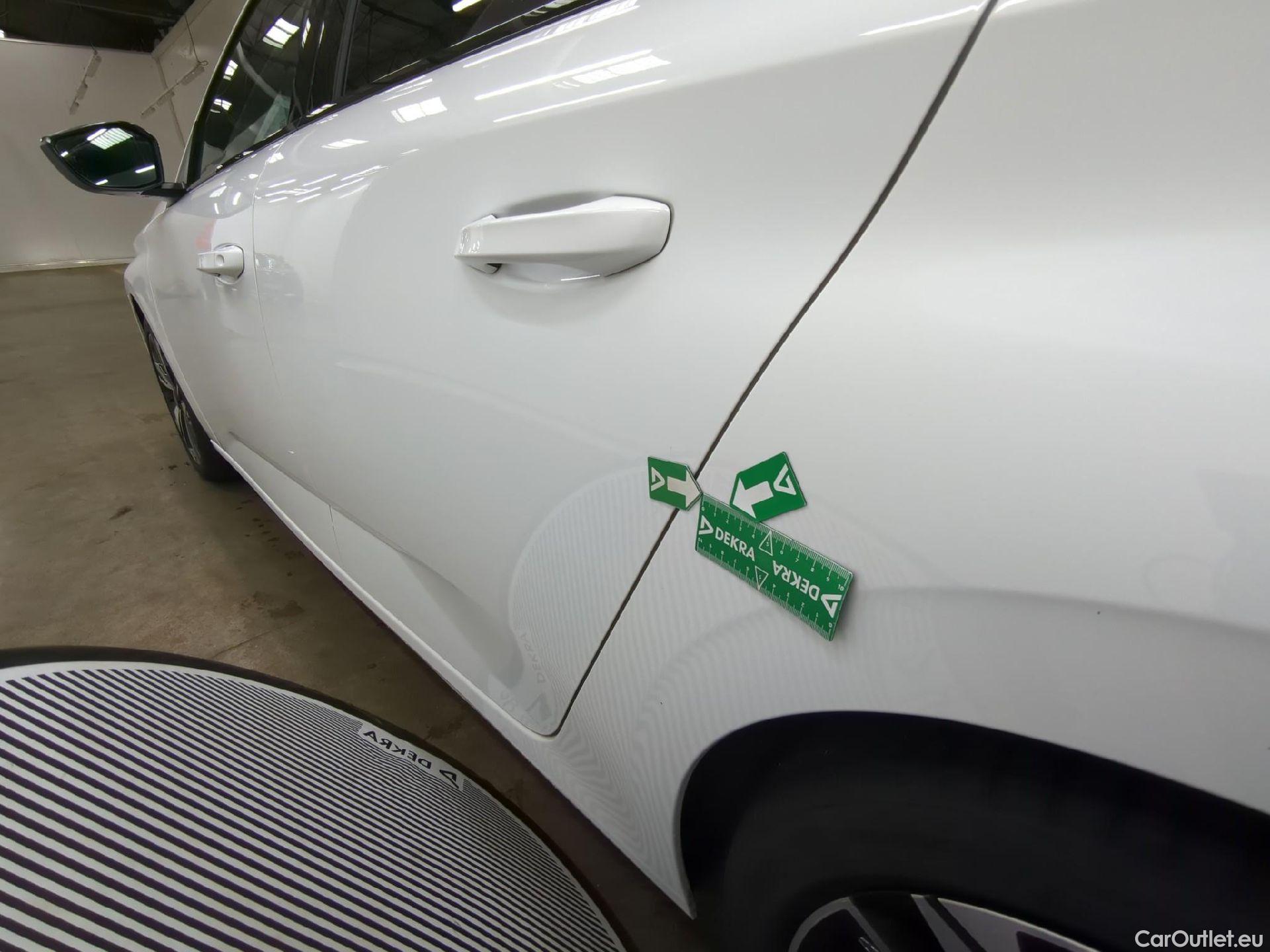  Peugeot  308 PEUGEOT  SW / 2021 / 5P / Break BlueHDi 130 EAT8 ALLURE #16