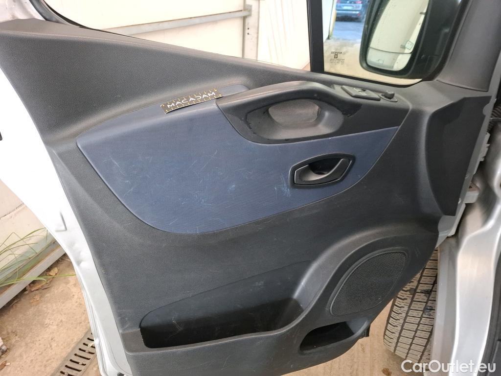  Opel  Vivaro  B Fourgon/Combi Combi L1H1 2 7t 1.6 turbo 120CV BVM6 9 Sieges E5 #23