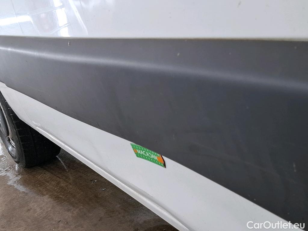  Renault  Master  III Fourgon L2H2 3 5 Grand Confort dCi 125CV BVM6 E5 #21