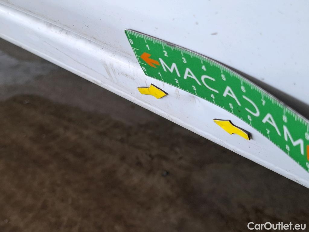  Renault  Master  III Fourgon L2H2 3 5 Grand Confort dCi 125CV BVM6 E5 #69