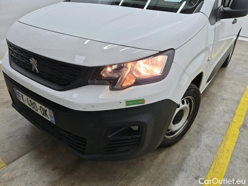  Peugeot  Partner PEUGEOT  / 2018 / 4P / Fourgonnette BHDI 100 S&S STANDARD 1000KG PREMIUM #1