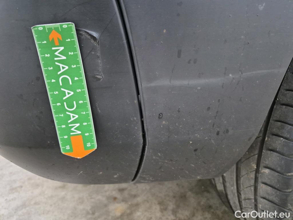  Peugeot  Partner PEUGEOT  / 2018 / 4P / Fourgonnette BHDI 100 S&S STANDARD 1000KG PREMIUM #40