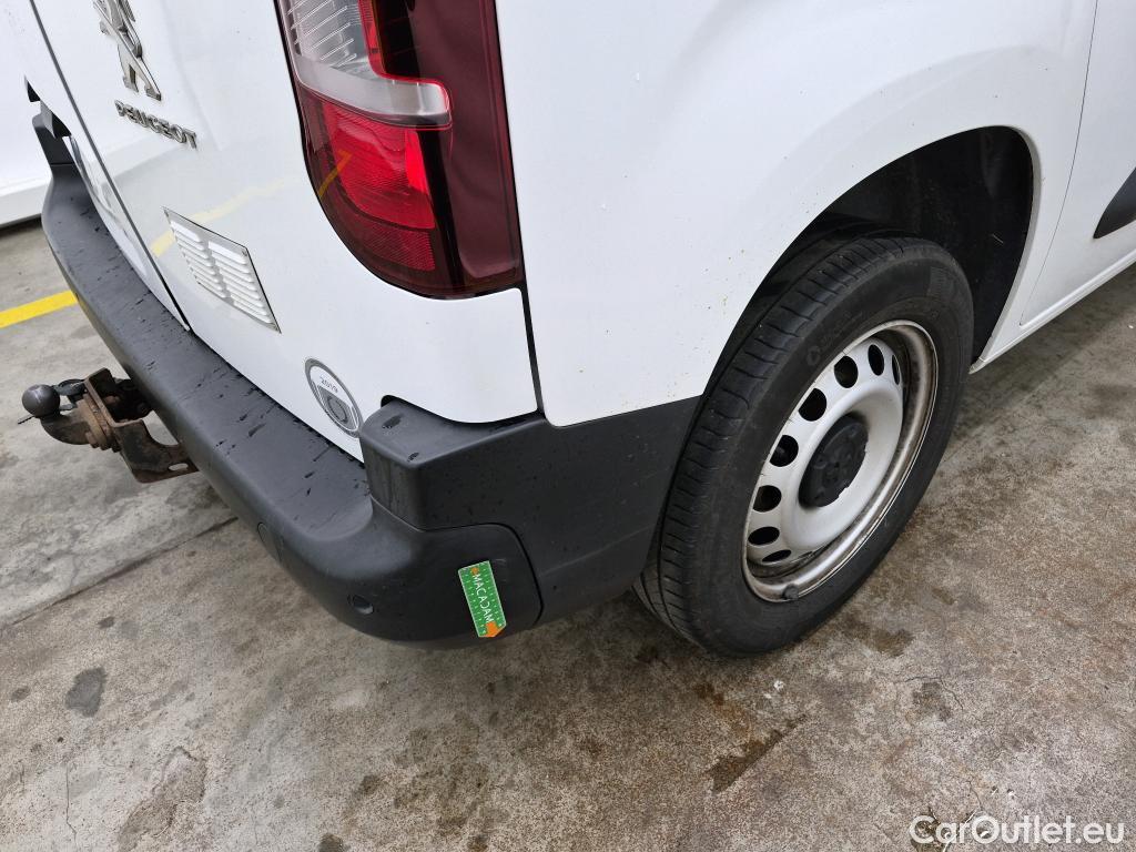  Peugeot  Partner PEUGEOT  / 2018 / 4P / Fourgonnette BHDI 100 S&S STANDARD 1000KG PREMIUM #38