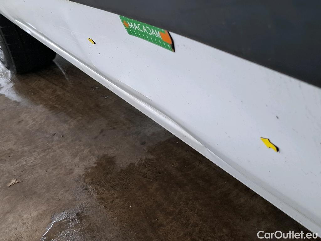  Renault  Master  III Fourgon L2H2 3 5 Grand Confort dCi 125CV BVM6 E5 #15