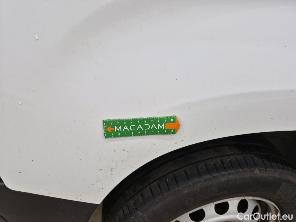  Peugeot  Partner PEUGEOT  / 2018 / 4P / Fourgonnette BHDI 100 S&S STANDARD 1000KG PREMIUM #32