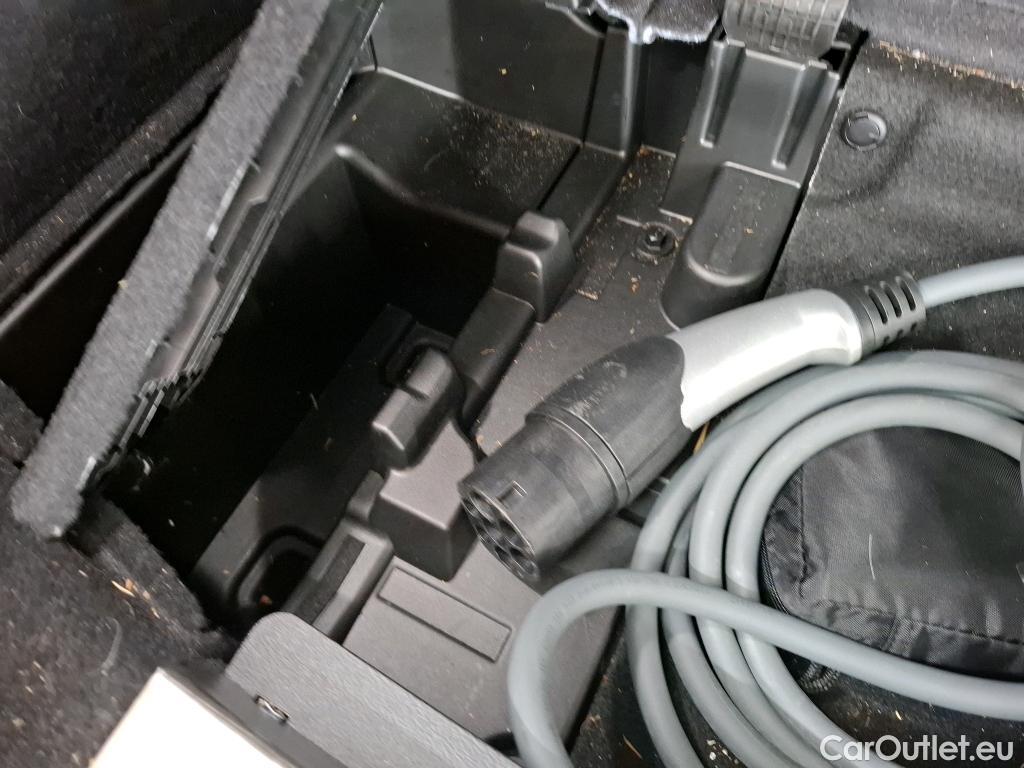  Bmw  Serie 3 BMW Série 3 Touring / 2019 / 5P / Break 320e 204ch Luxury BVA8 Hybride #18