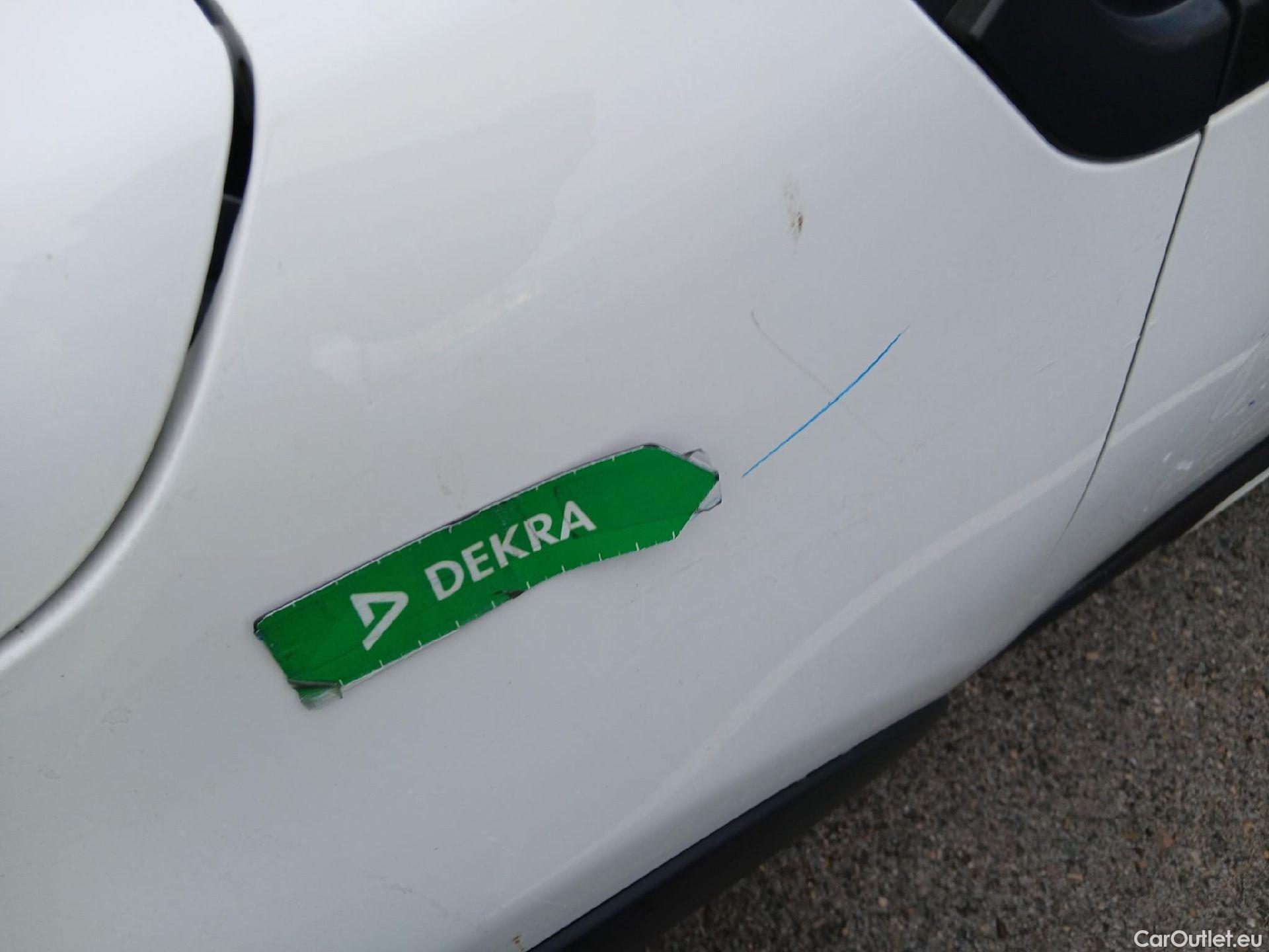  Citroen  C3 CITROEN  / 2020 / 5P / berlina con portón BlueHDi 75KW (100CV) S&S FEEL #25