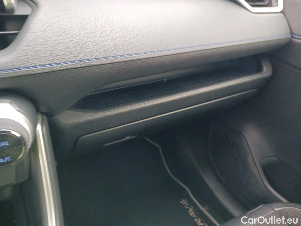  Toyota  RAV4 TOYOTA  / 2018 / 5P / todoterreno 2.5l 220H Feel! 4WD #21