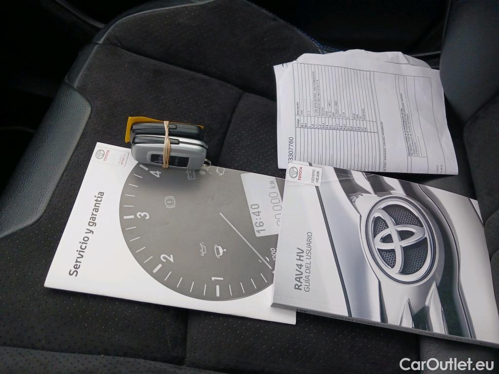  Toyota  RAV4 TOYOTA  / 2018 / 5P / todoterreno 2.5l 220H Feel! 4WD #9