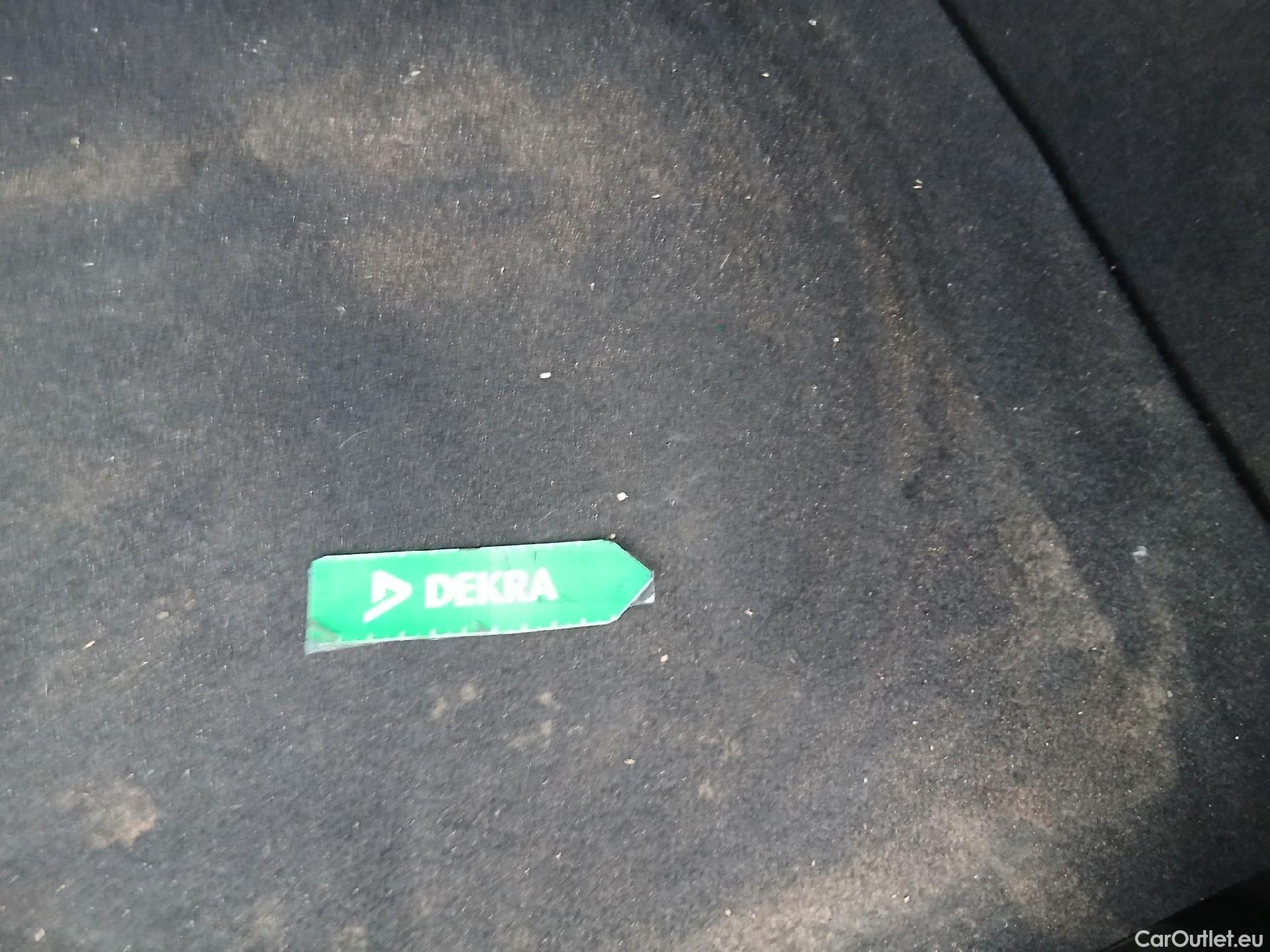  Citroen  C3 CITROEN  / 2020 / 5P / berlina con portón BlueHDi 75KW (100CV) S&S FEEL #40