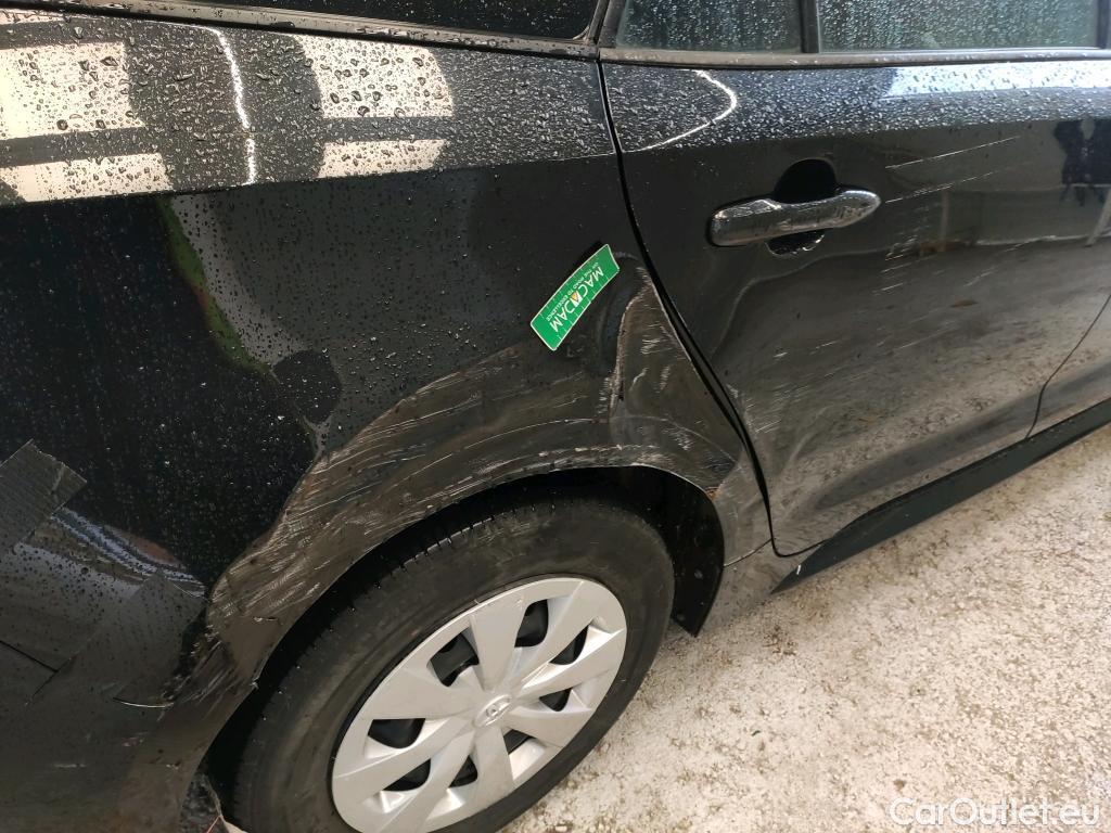  Toyota  Corolla TOYOTA  / 2019 / 5P / familiar 1.8 125H BUSINESS E-CVT TOURING SPORT #1