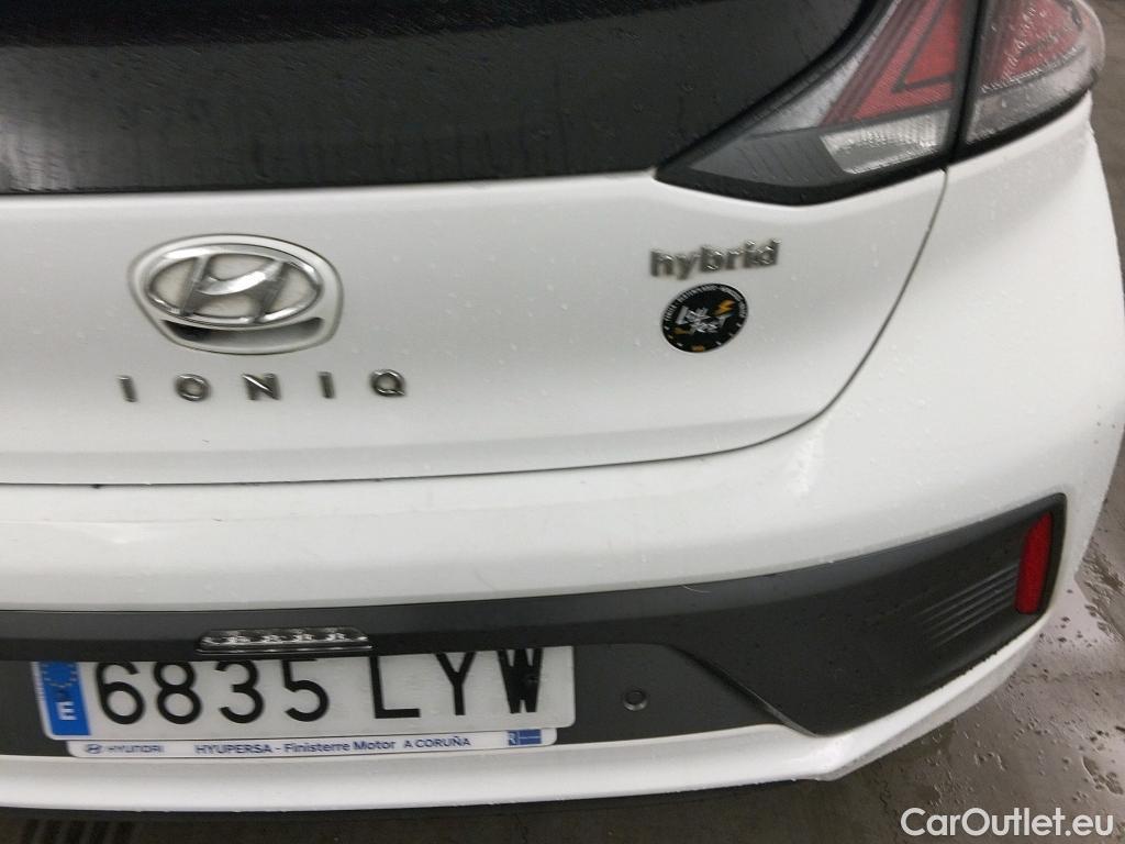  Hyundai   Ioniq HYUNDAI / 2019 / 5P / berlina con portón 1.6 GDI HEV Tecno DCT #17