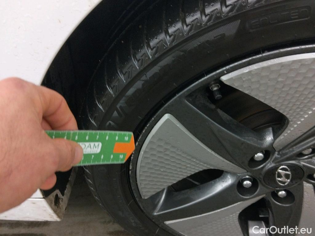  Hyundai   Ioniq HYUNDAI / 2019 / 5P / berlina con portón 1.6 GDI HEV Tecno DCT #6