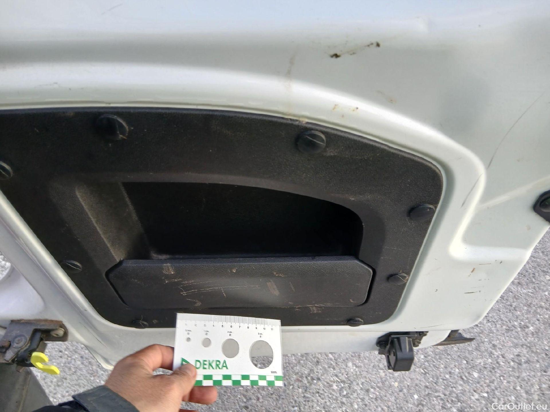  Citroen  Berlingo CITROEN  / 2018 / 4P / combi Talla M BlueHDi 100 LIVE (AC) #35