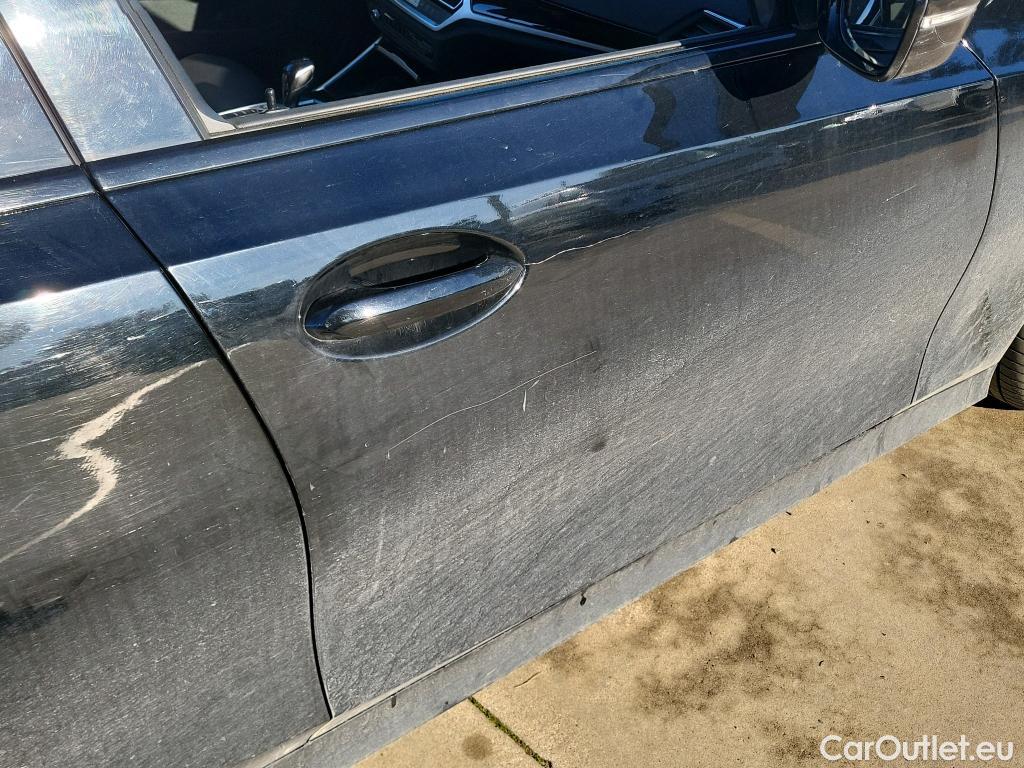  Bmw  Serie 3 BMW  / 2018 / 4P / sedán 318d Auto. #3