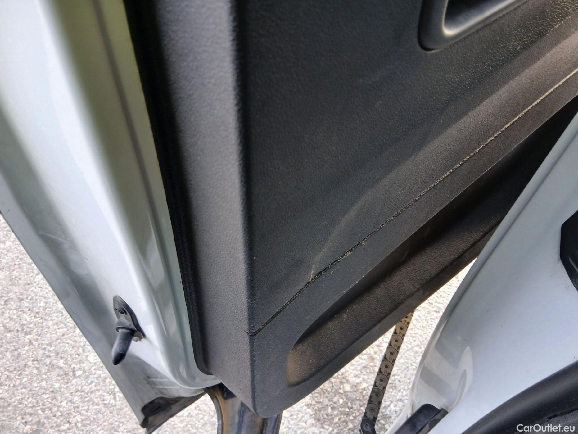  Citroen  Berlingo CITROEN  / 2018 / 4P / combi Talla M BlueHDi 100 LIVE (AC) #26