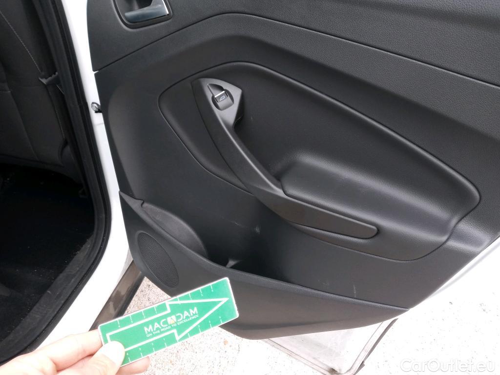  Ford  Kuga FORD  / 2016 / 5P / todoterreno 1.5 EcoBoost 88kW 4x2 Trend+ (CX) #22