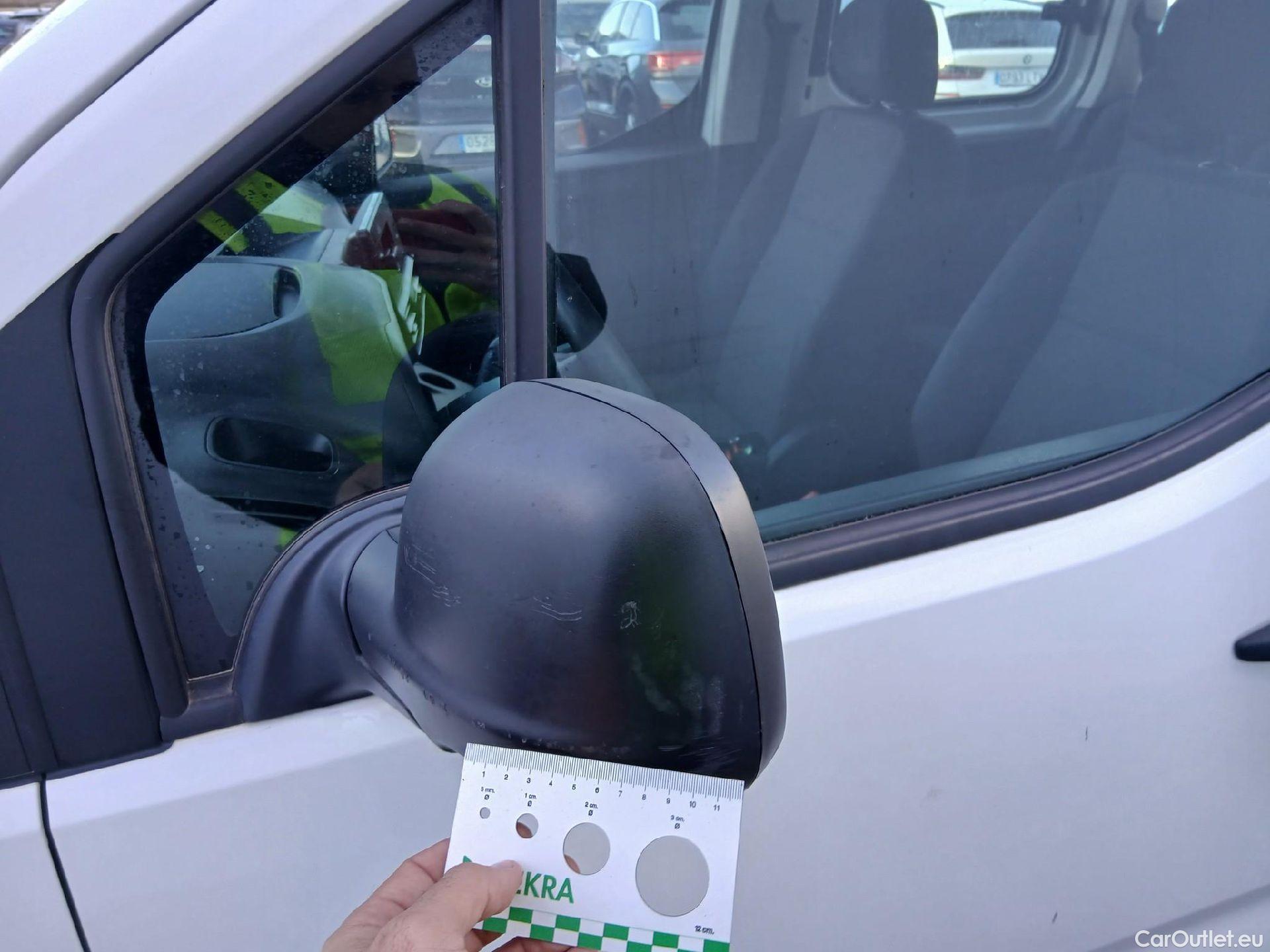  Citroen  Berlingo CITROEN  / 2018 / 4P / combi Talla M BlueHDi 100 LIVE (AC) #5