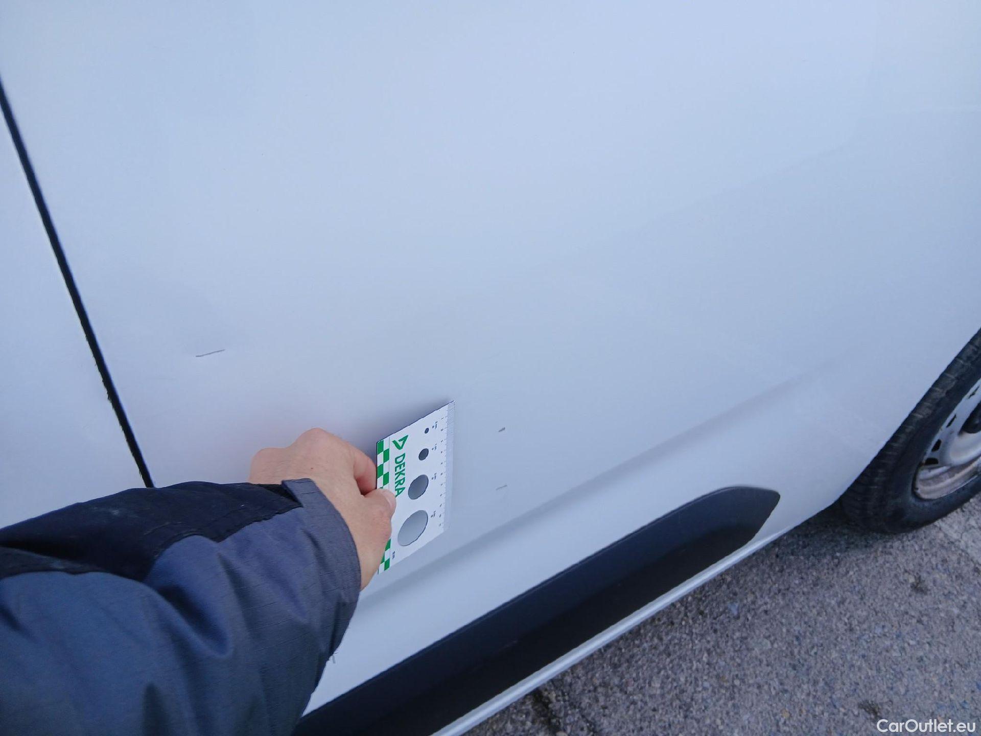  Citroen  Berlingo CITROEN  / 2018 / 4P / combi Talla M BlueHDi 100 LIVE (AC) #9