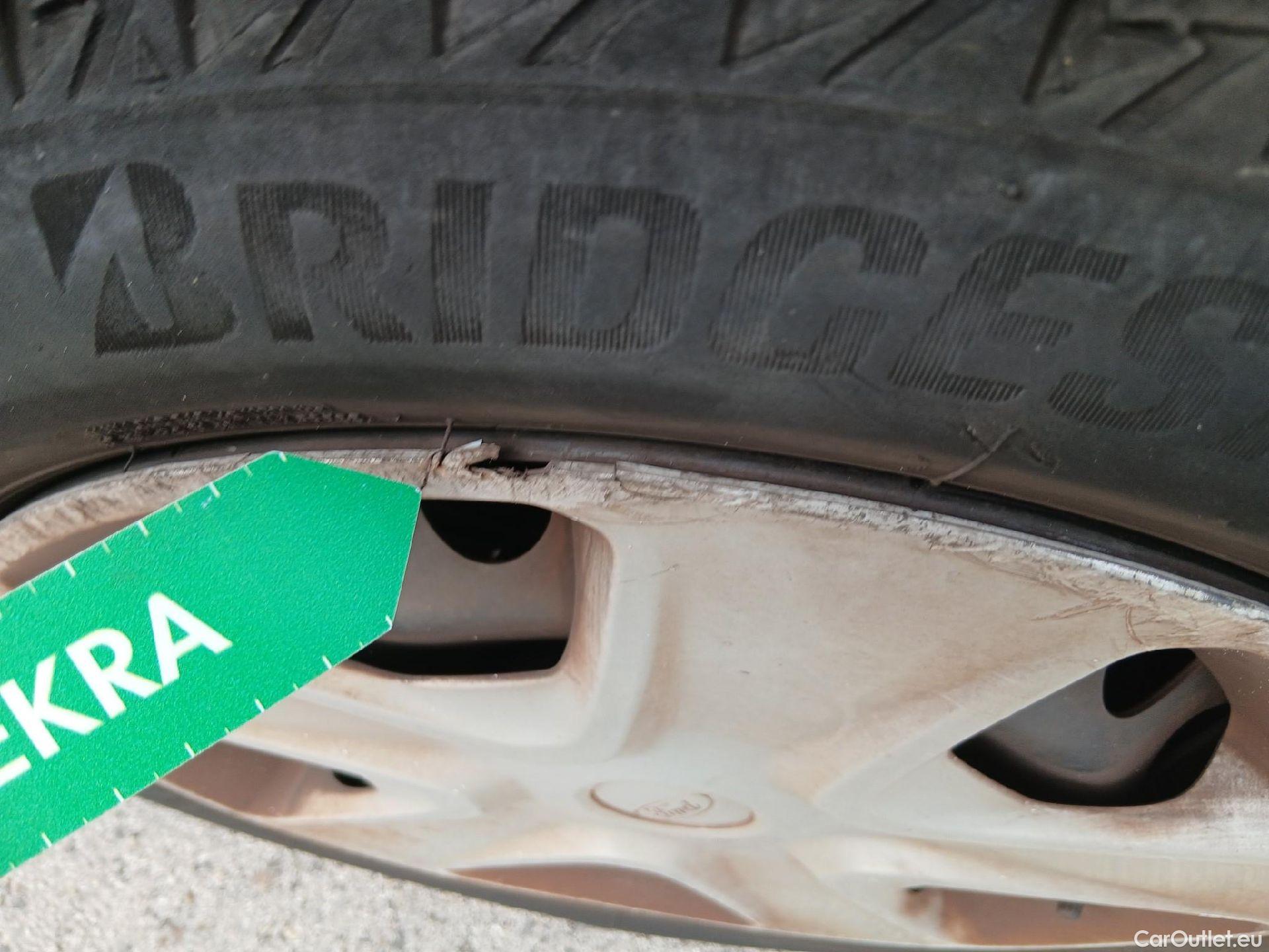  Ford  Fiesta FORD  / 2017 / 5P / berlina con portón 1.1 Ti-VCT 63kW Trend+ 5p #4