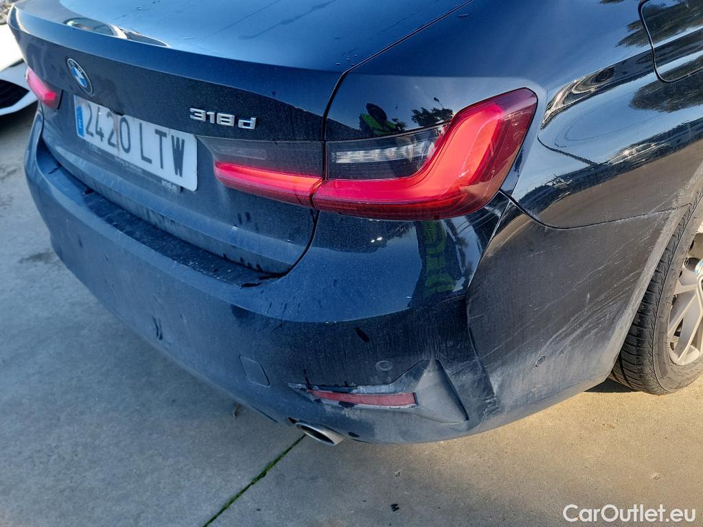  Bmw  Serie 3 BMW  / 2018 / 4P / sedán 318d Auto. #19