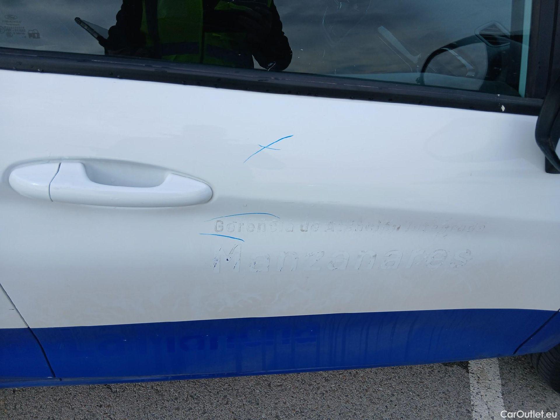  Ford  Fiesta FORD  / 2017 / 5P / berlina con portón 1.1 Ti-VCT 63kW Trend+ 5p #24