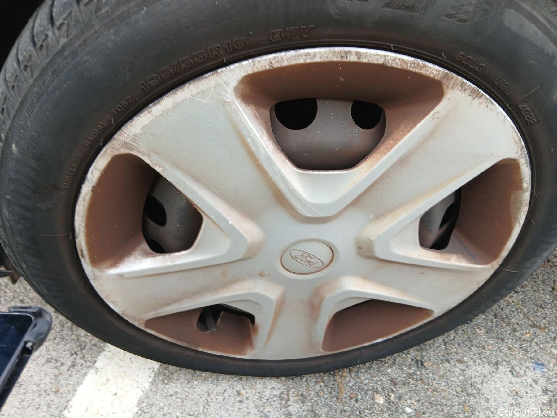  Ford  Fiesta FORD  / 2017 / 5P / berlina con portón 1.1 Ti-VCT 63kW Trend+ 5p #1