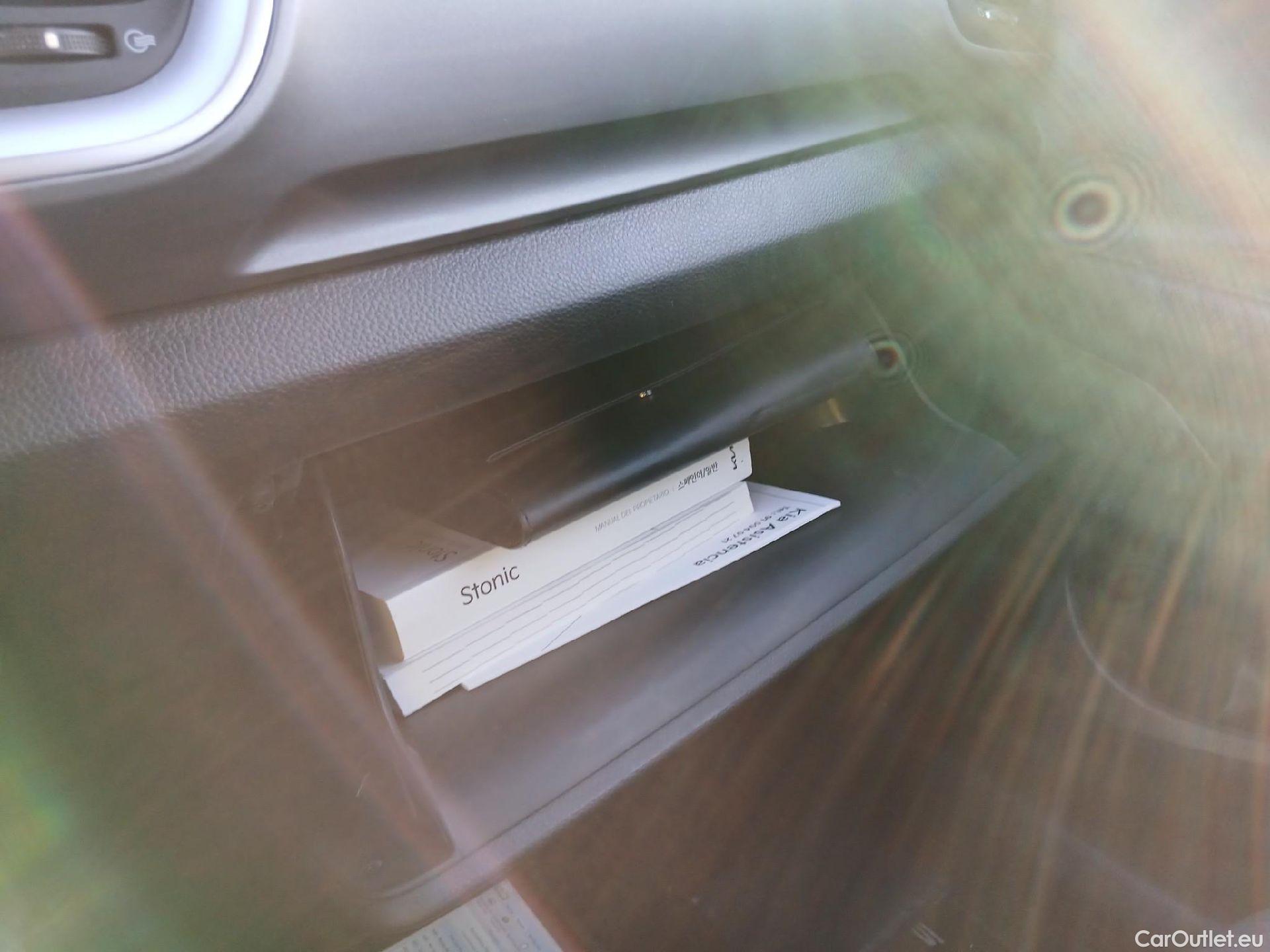  KIA  STONIC KIA  / 2017 / 5P / todoterreno 1.0 T-GDi 74kW (100CV) MHEV iMT Concept #1