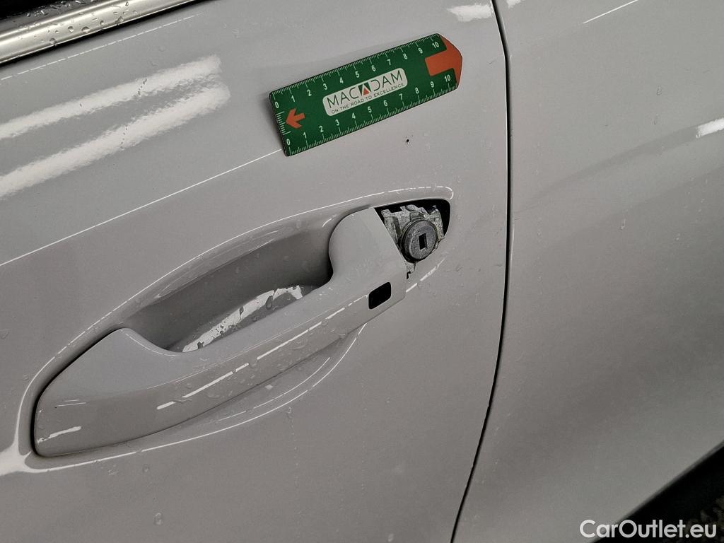  KIA  XCeed KIA  / 2019 / 5P / Crossover 1.6 GDI ISG ISG PHEV ACTIVE BUS DCT6 #4