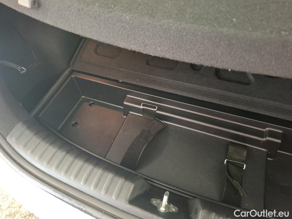  KIA  XCeed KIA  / 2019 / 5P / Crossover 1.6 GDI ISG ISG PHEV ACTIVE BUS DCT6 #19