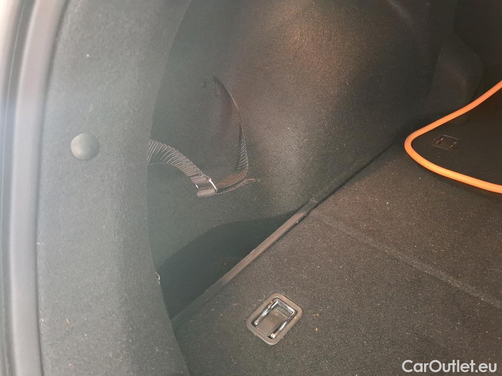  KIA  XCeed KIA  / 2019 / 5P / Crossover 1.6 GDI ISG ISG PHEV ACTIVE BUS DCT6 #7