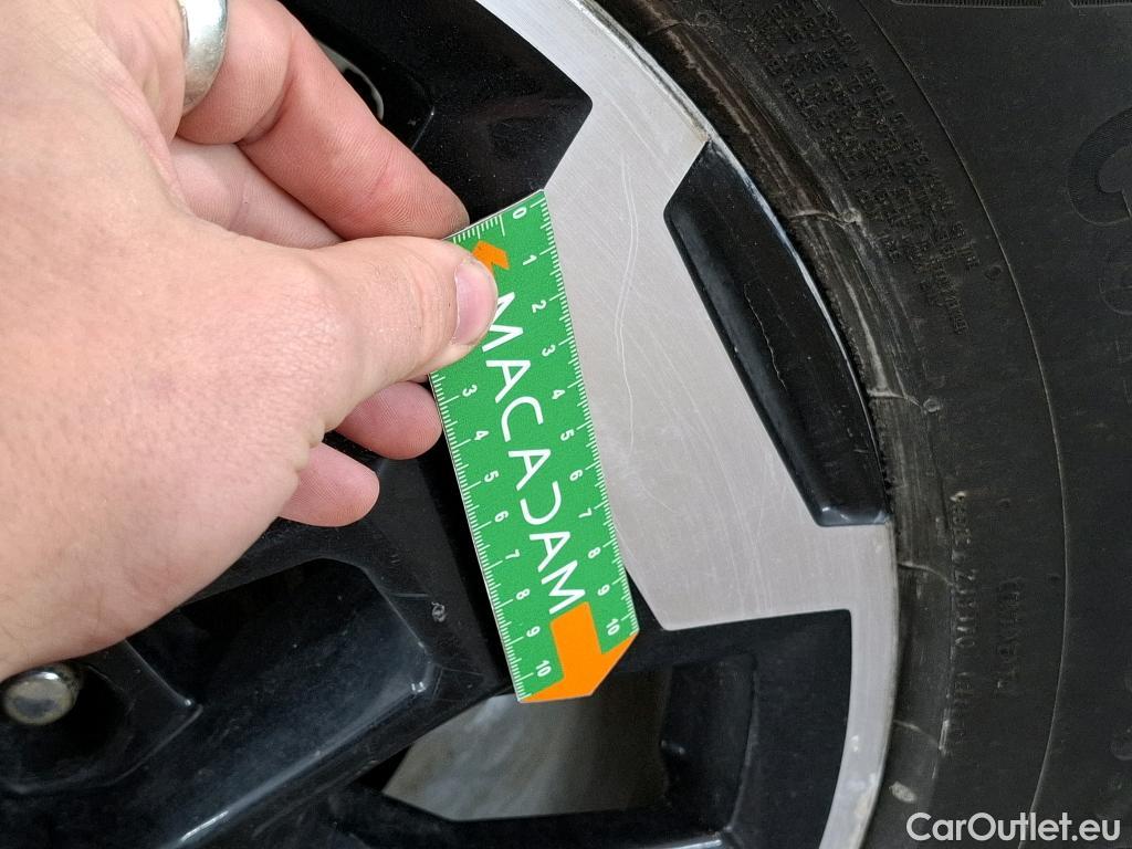  Nissan  Navara NISSAN  / 2015 / 4P / Pick-up King-Cab 2.3 dCi 160 N-CONNECTA #130