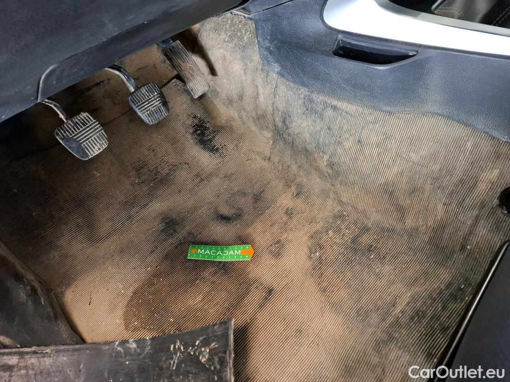  Nissan  Navara NISSAN  / 2015 / 4P / Pick-up King-Cab 2.3 dCi 160 N-CONNECTA #151