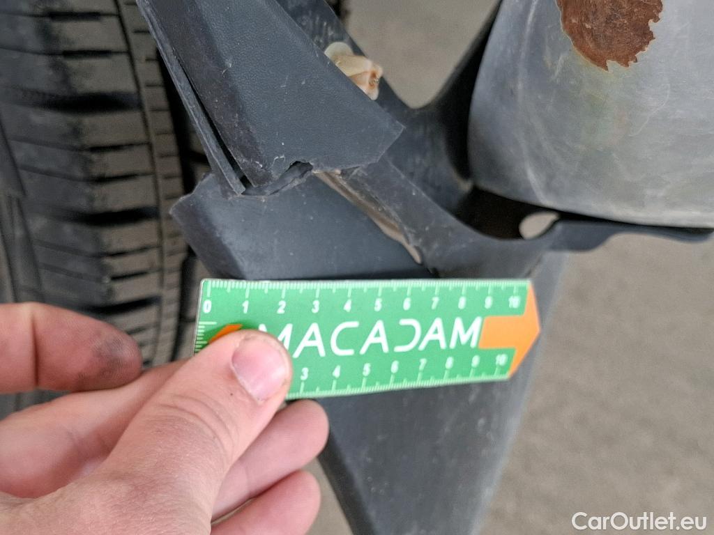  Nissan  Navara NISSAN  / 2015 / 4P / Pick-up King-Cab 2.3 dCi 160 N-CONNECTA #98