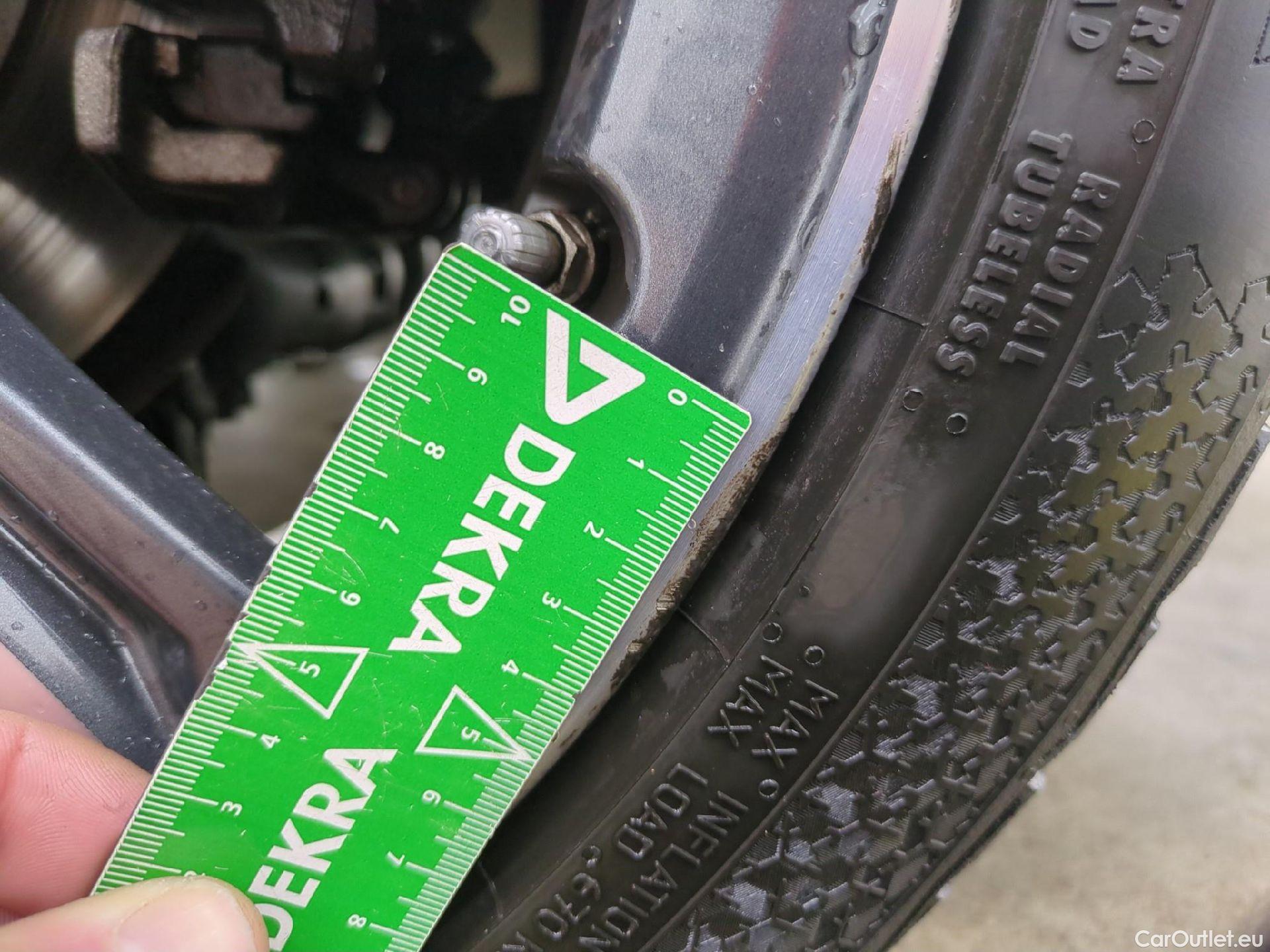  Bmw  Serie 1 Série 1 Berline 118 d Lounge 2.0 150CV BVA8 E6d #11