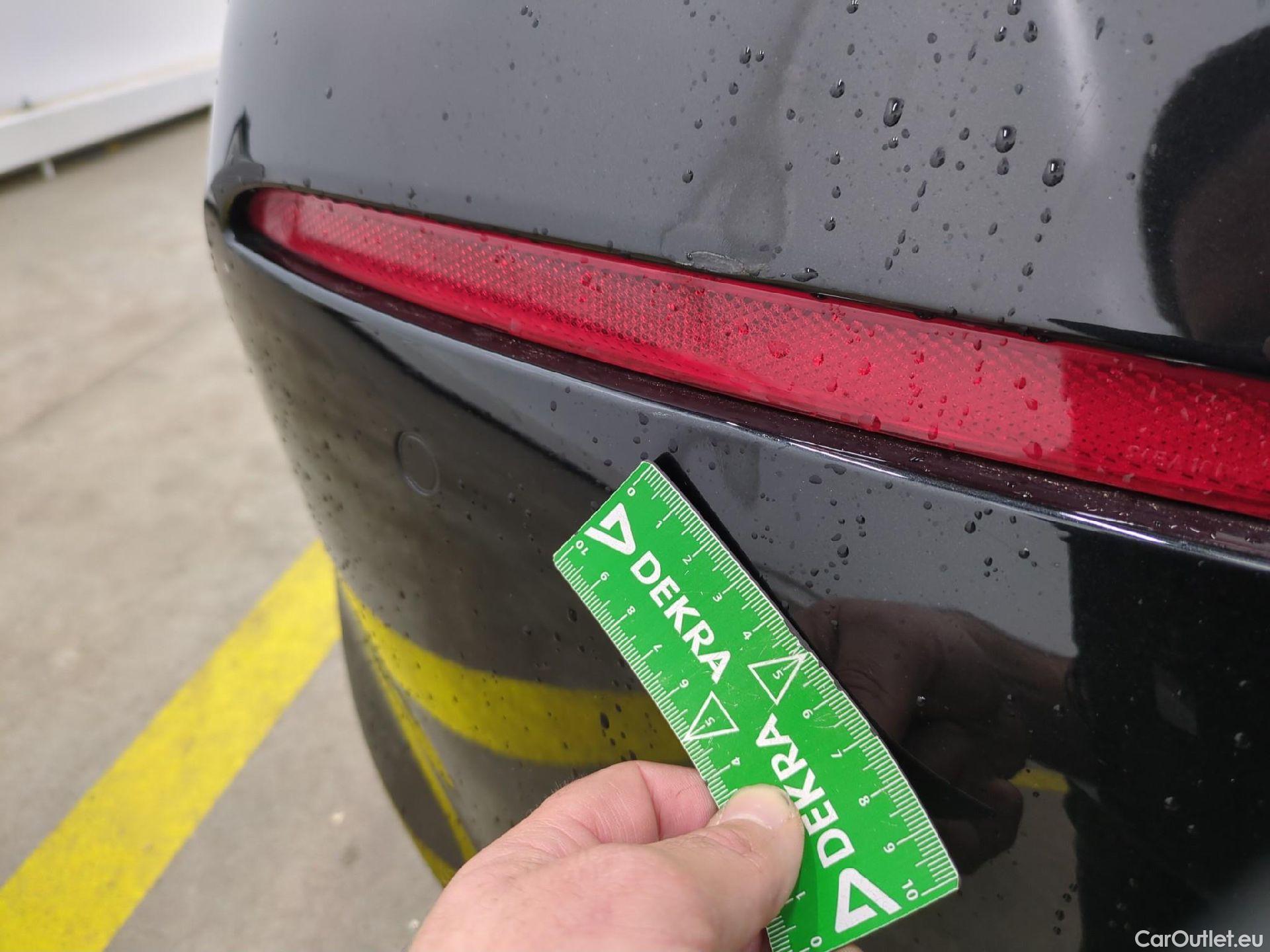  Bmw  Serie 1 Série 1 Berline 118 d Lounge 2.0 150CV BVA8 E6d #29