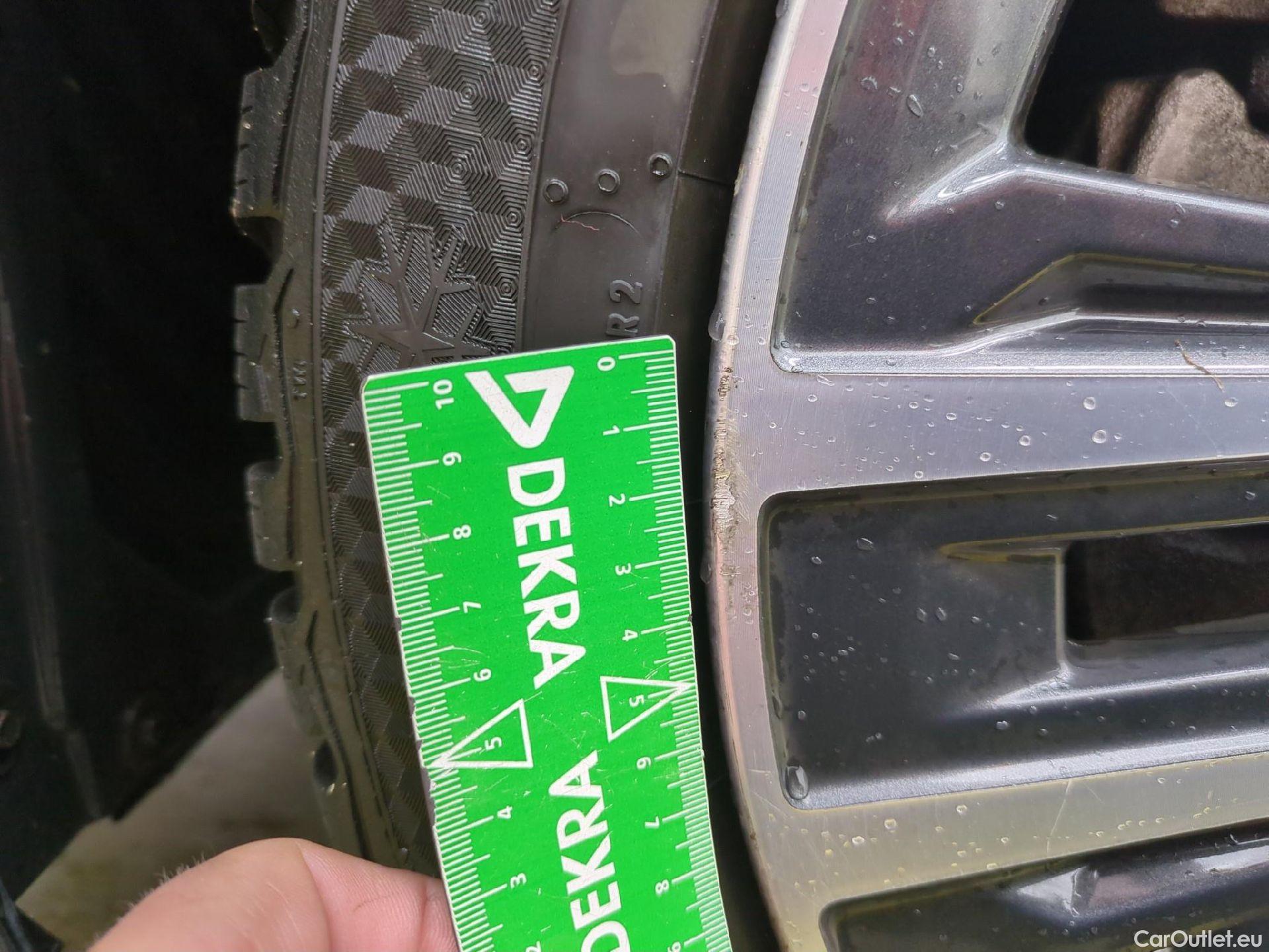  Bmw  Serie 1 Série 1 Berline 118 d Lounge 2.0 150CV BVA8 E6d #4