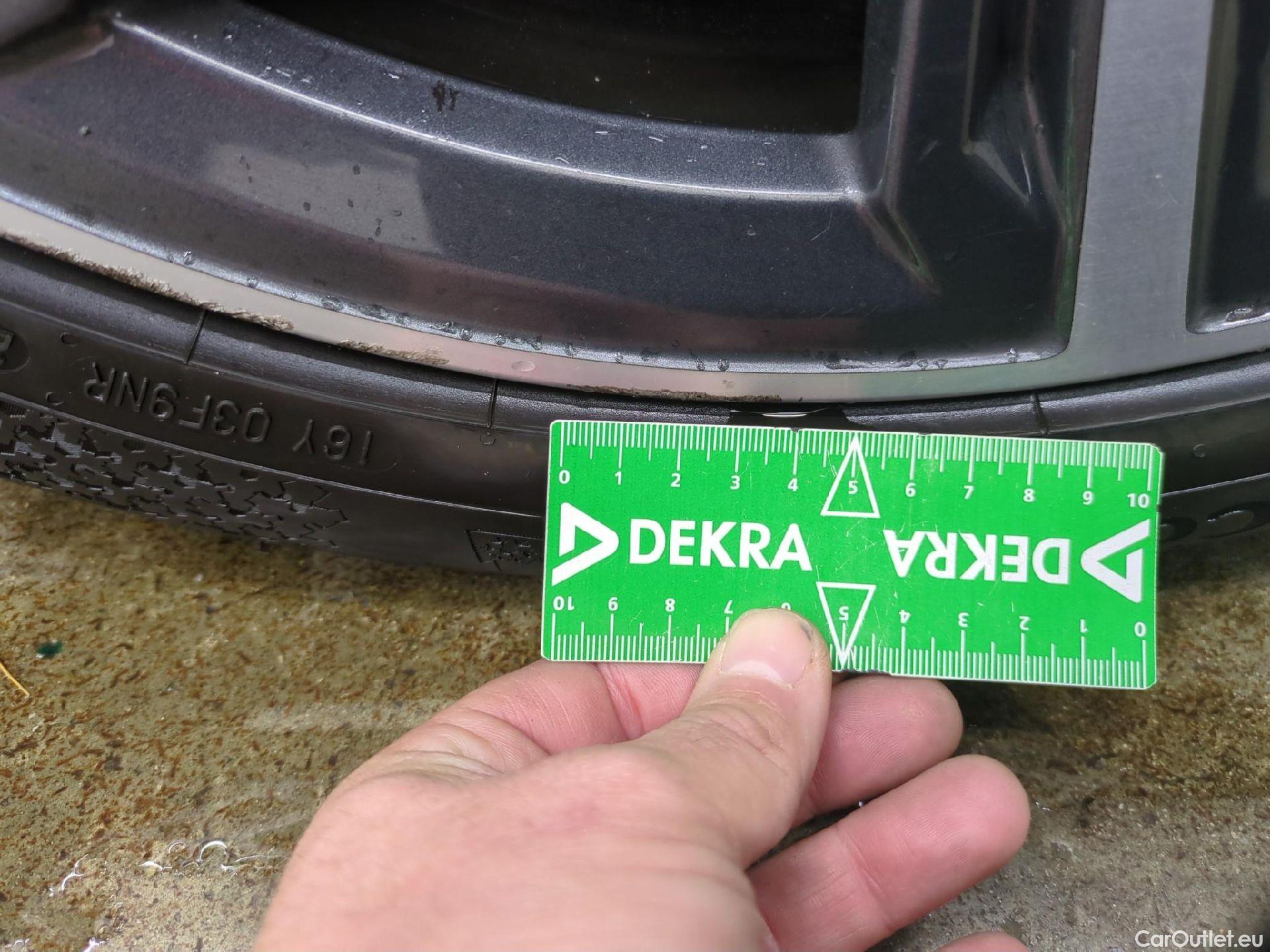  Bmw  Serie 1 Série 1 Berline 118 d Lounge 2.0 150CV BVA8 E6d #17