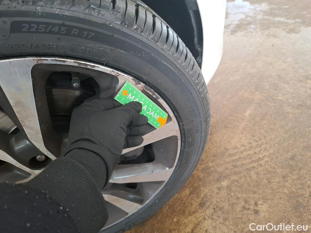  Hyundai  i30  cw Creative 1.6 CRDi 115CV BVA7 E6d #37