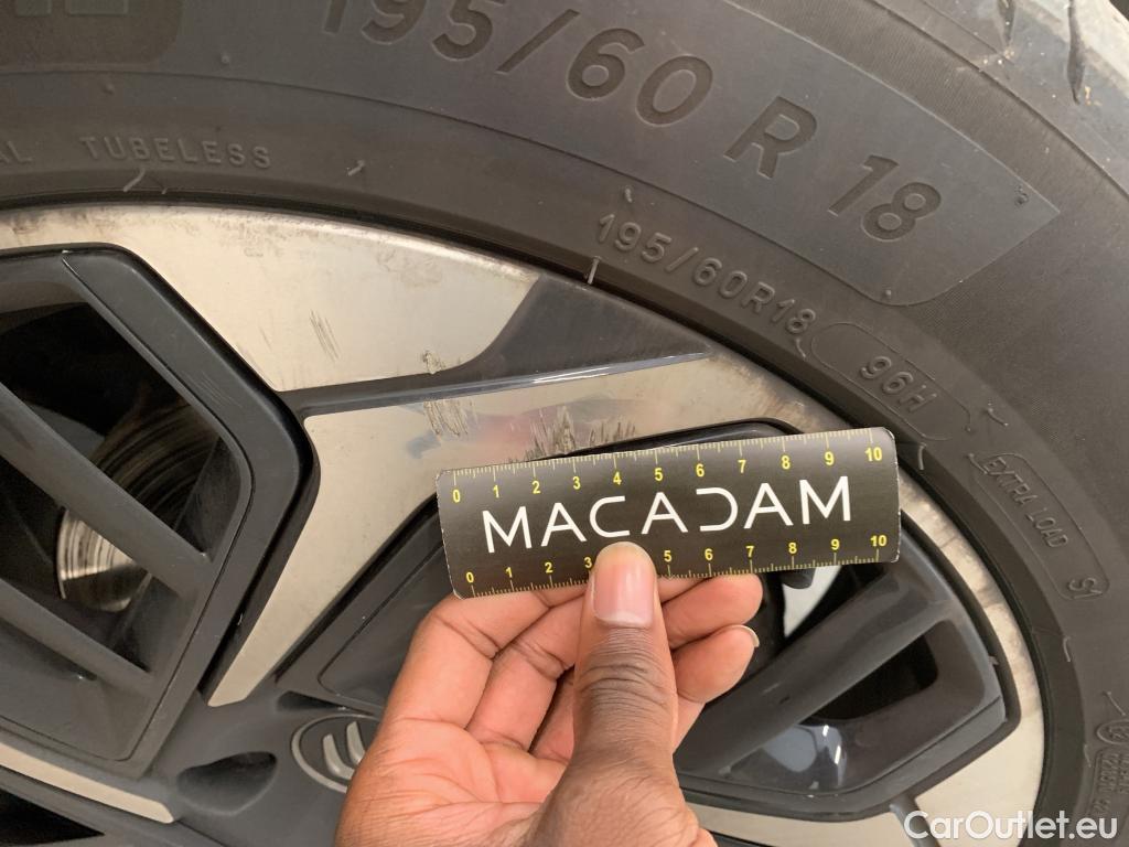  Citroen  C4  Berline Shine Pack 1.2 PureTech 130CV BVA8 E6d #9