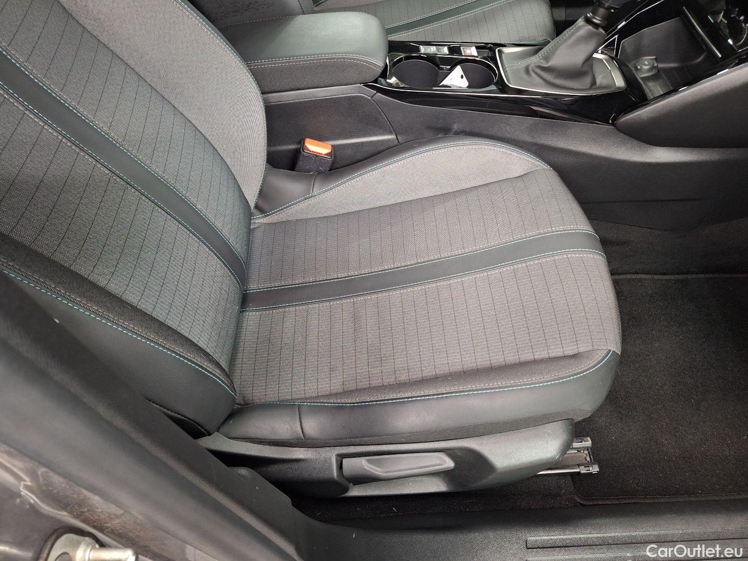  Peugeot  2008 Peugeot,  '19, Peugeot  1.2 Puretech 96kW S&S Allure 5d #35